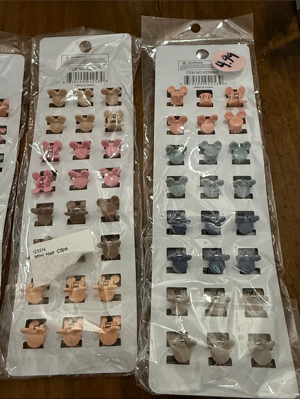 Set of 4 small Mickey Mouse hair clips - Picture 5 of 5